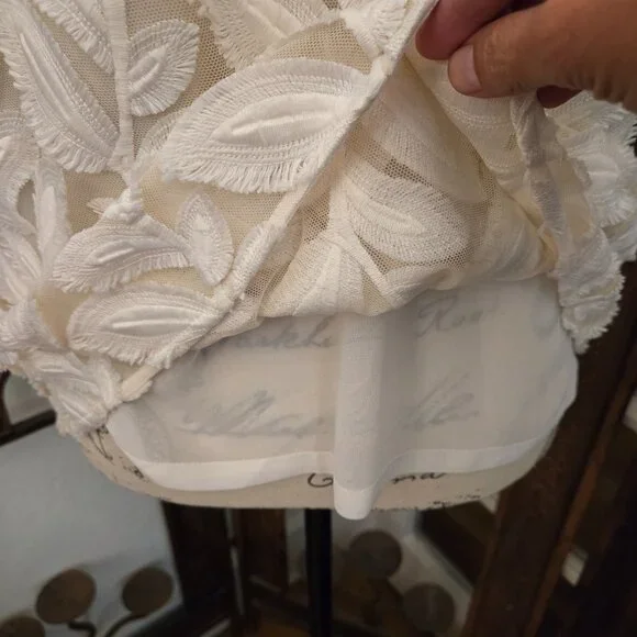 Ann Taylor Factory 3D Leaf Sleeveless Blouse, Sz M - Picture 7 of 9